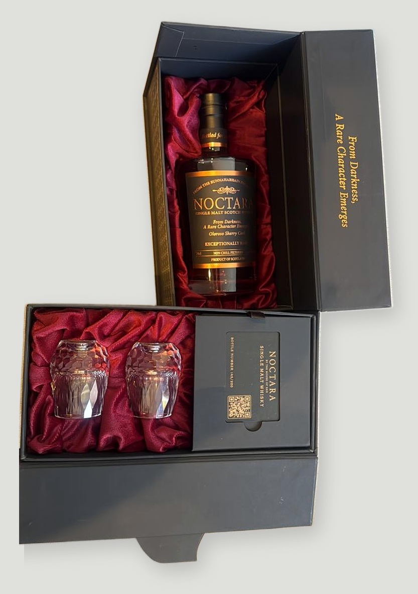 The complete finished Noctara presentation set with bottle, two crystal glasses, burgundy lining and black-and-copper collector card
